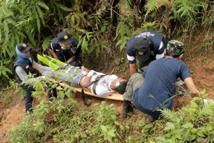 tim-sar-muh-4-selamatkan-di-hutan