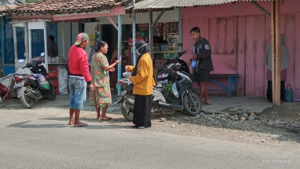 SMK Muhammadiyah Larangan Bagikan Masker di 3 Desa - PWM Jawa Tengah
