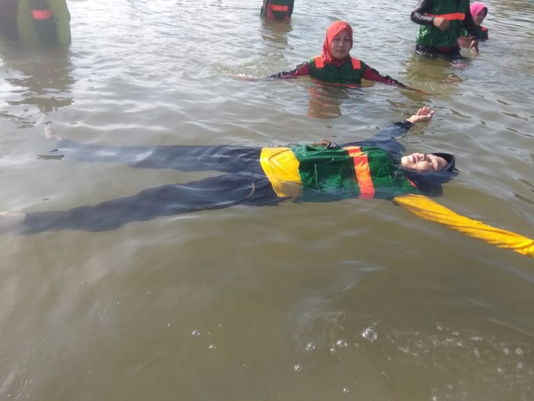 Upaya Penyelamatan Diri Dalam Air (Water Rescue) Pada Relawan Aisyiyah