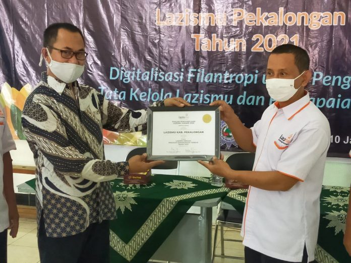 Lazismu Kabupaten Pekalongan Raih Penghargaan Program Kemanusiaan Terbaik Nasional Lazismu Kabupaten Pekalongan Raih Penghargaan Program Kemanusiaan Terbaik Nasional