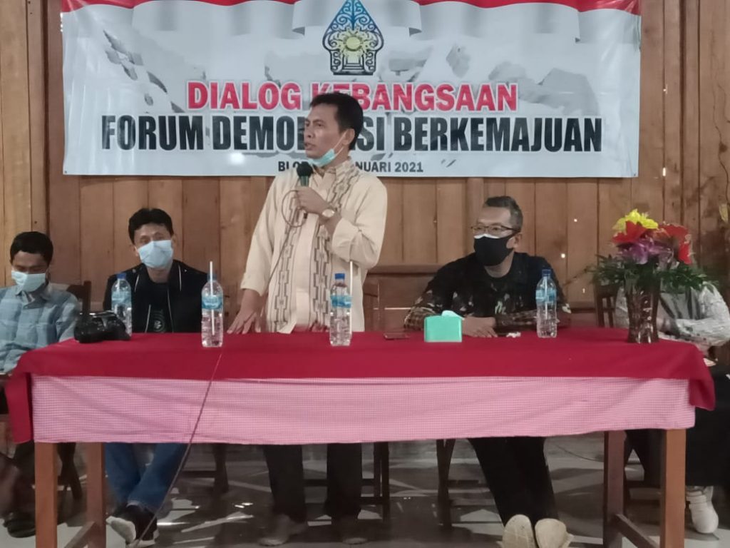 Khafid Shirotuddin menyampaikan materi dalam dialog kebangsaan Forum Demokrasi Berkemajuan Blora