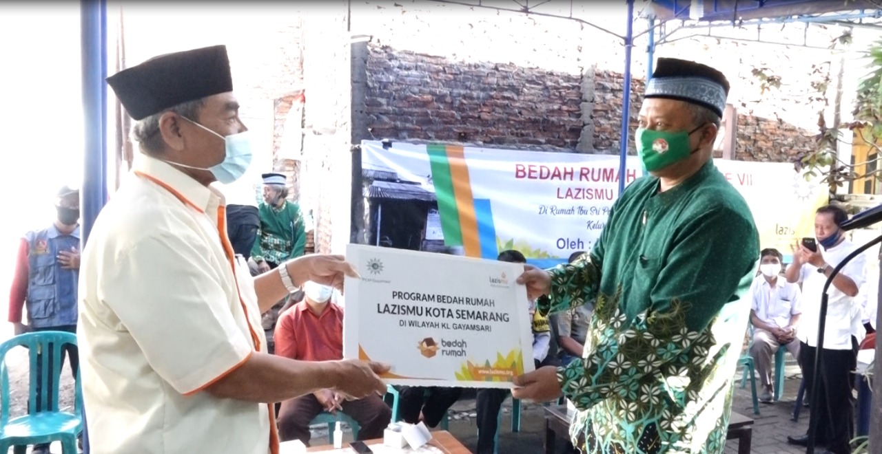 Lazismu Bedah Rumah Warga Gayamsari Semarang