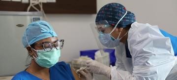 Lebih dari 500 Ribu Nakes Indonesia Terima Vaksin Covid-19