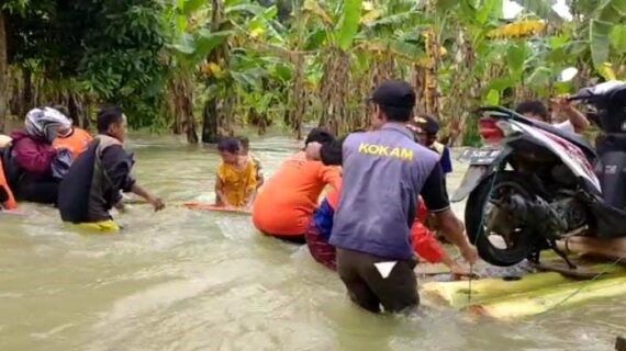 Respon Banjir di Nalumsari Jepara, KOKAM Terjunkan Relawan