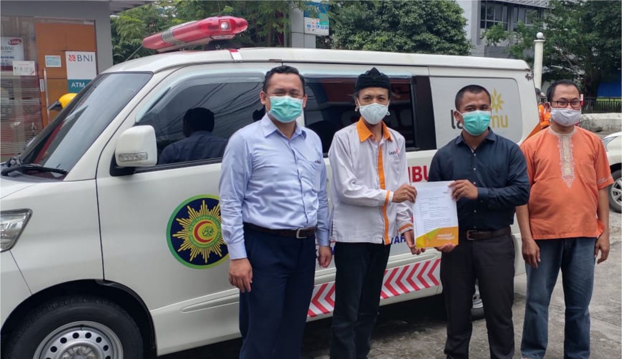 Lazismu Jateng Serahkan Mobil Operasional RS PKU Muhammadiyah Demak
