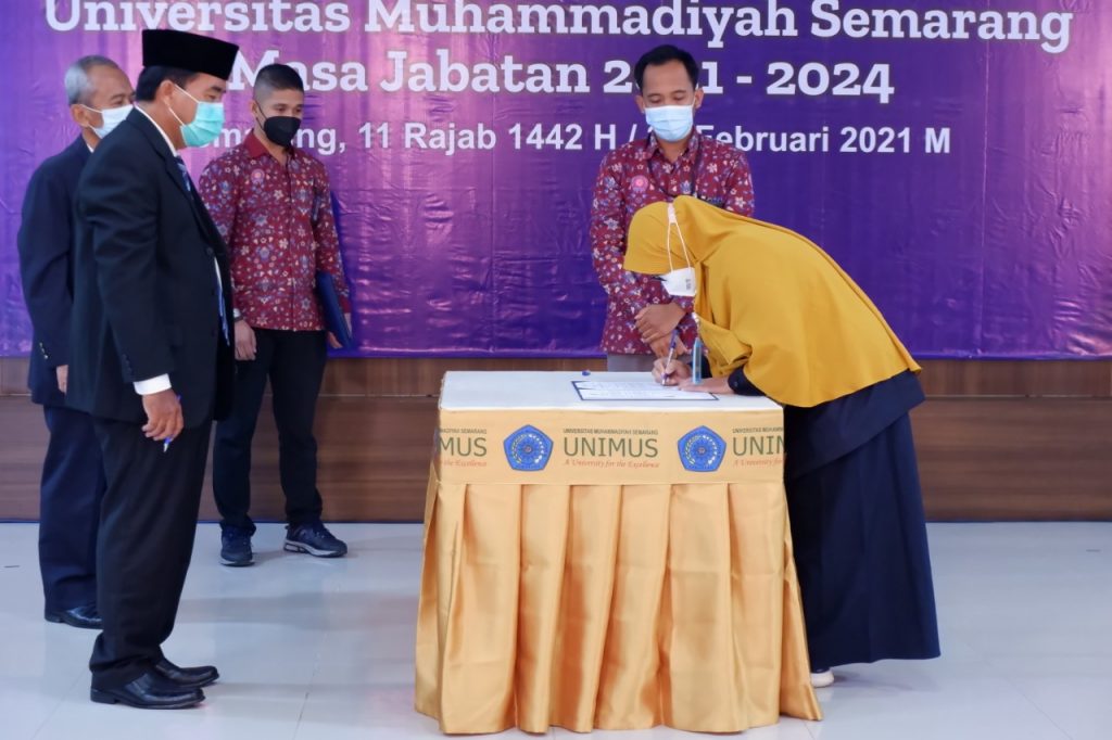 Prof Masrukhi, Lantik dan Serahkan SK Pejabat Struktural UNIMUS Masa Jabatan 2021 – 2024