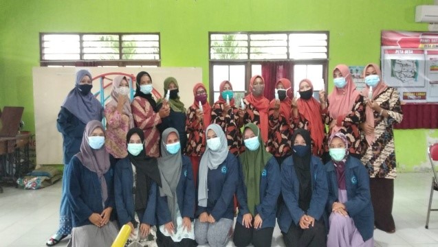 Pandemi Covid-19, Mahasiswa KKN UNIMUS Sosialisasikan Pembuatan Hand Sanitizer dari Daun Sirih