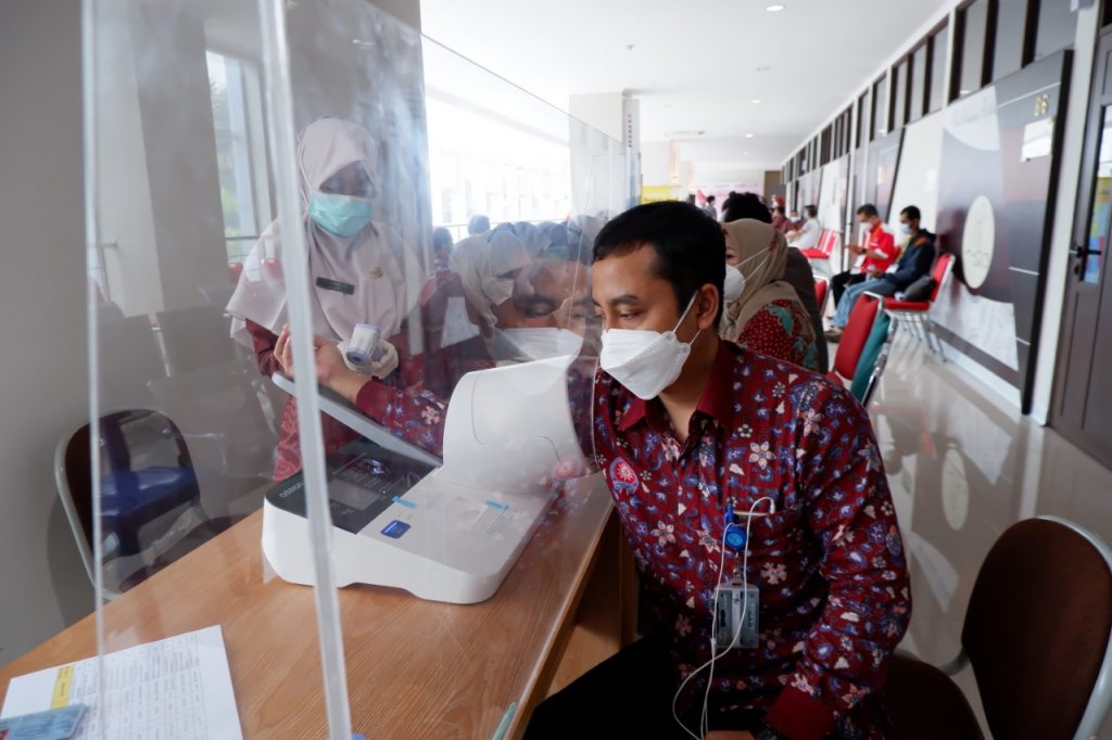 Sebanyak 50 Karyawan UNIMUS ikuti Vaksinasi Covid-19 Tahap I Di RSUD KRMT Wongsonegoro Semarang