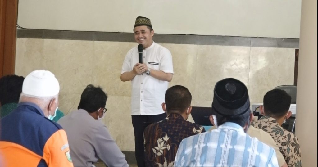 Milad ke 63, RS PKU Muhammadiyah Gombong Berbagi Sembako dan Santunan