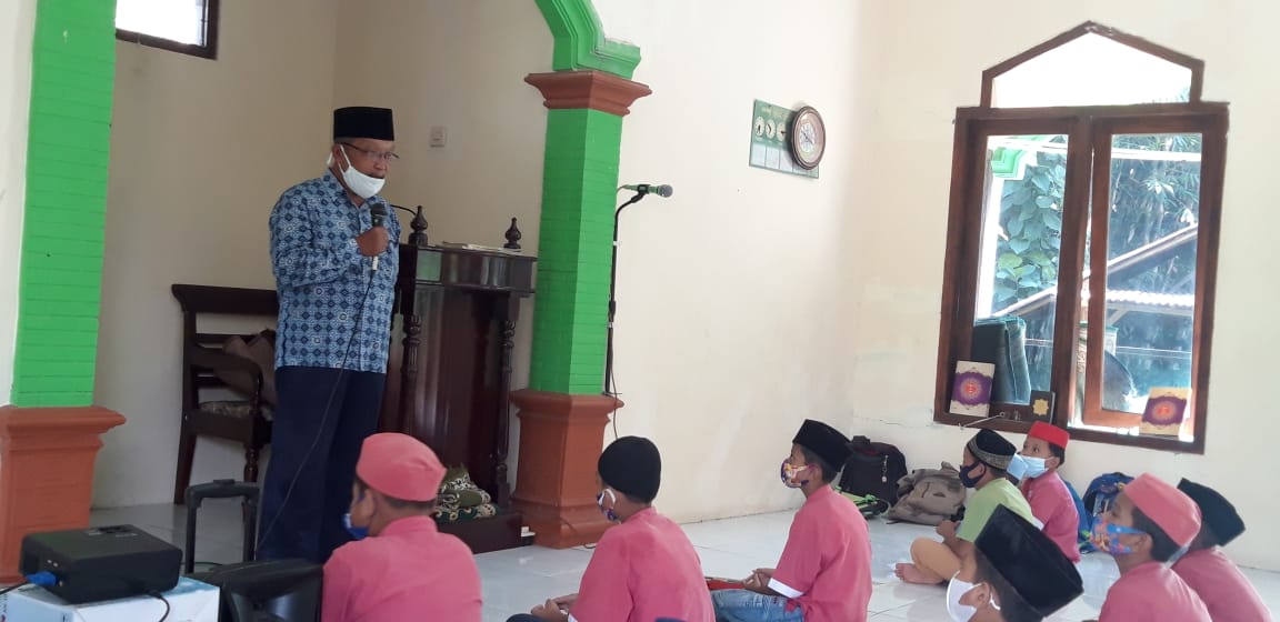 Ketua PCM Eromoko Kenalkan Organisasi Muhammadiyah Kepada Para Santri