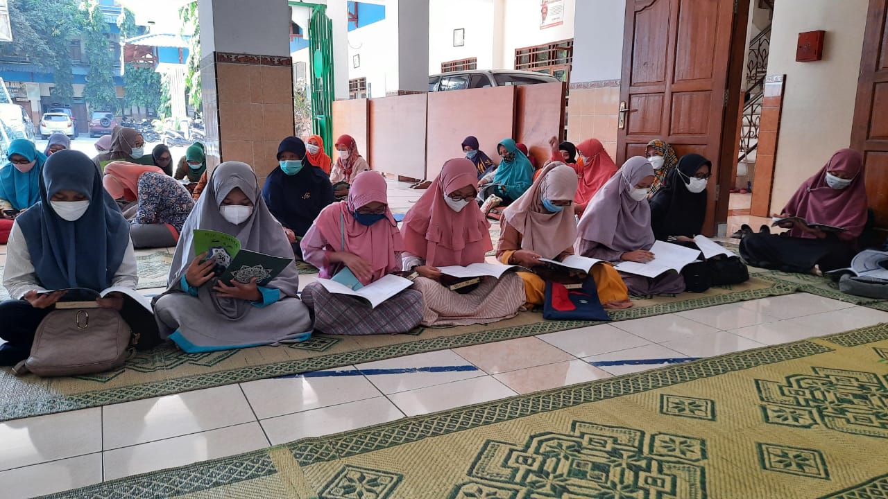 Eratkan Cinta Al Qur’an SMP Muhammadiyah 1 SKA gelar Pelatihan Irama Nahawand dan Khataman