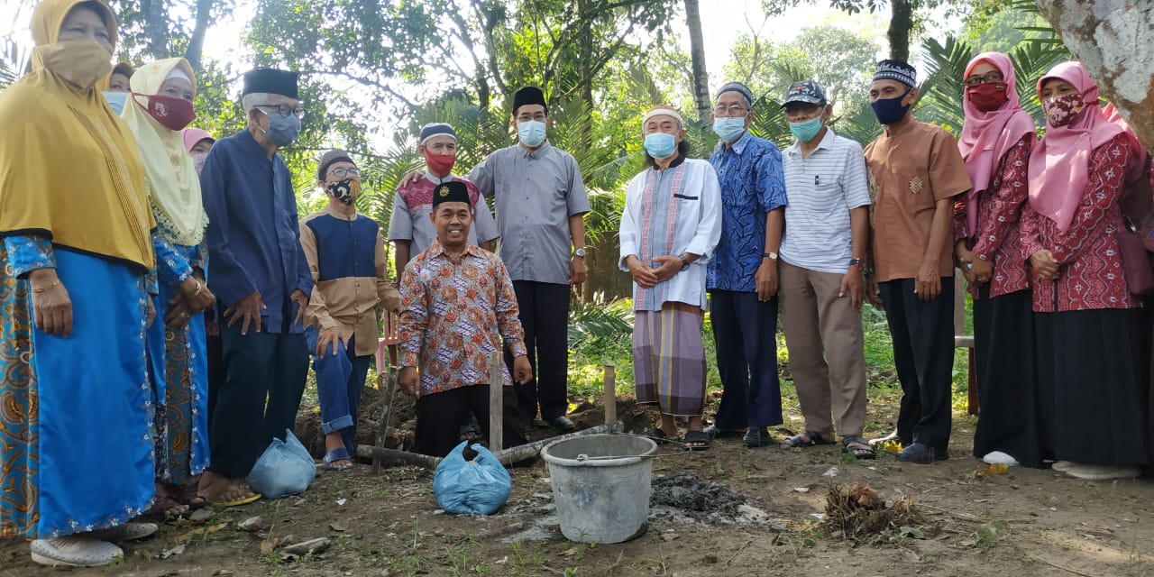 Ketua PDM Kabupaten Magelang Lakukan Peletakan Batu Pertama Pembangunan Mushola di Kalinegoro