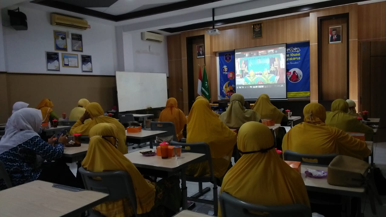PC Aisyiyah Kottabarat Surakarta Ikuti Resepsi Milad Daring