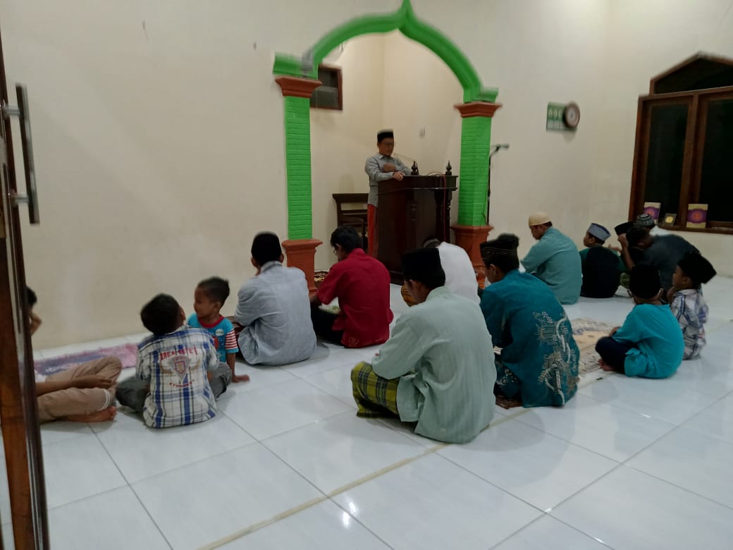 Takmir Masjid At-Taqwa Selenggarakan Salat Gerhana Bulan