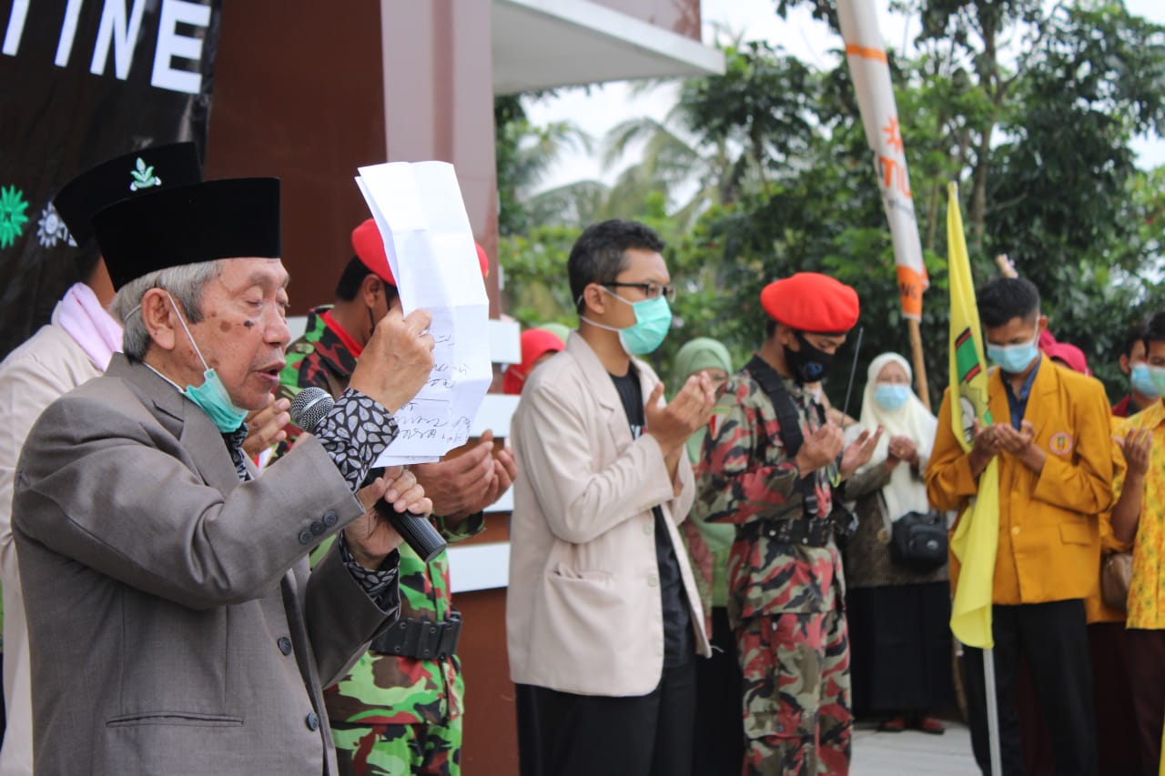 Ortom persyarikatan Muhammadiyah Kabupaten Magelang bermunajat, dan menggelar aksi solidaritas mendukung kemerdekaan Palestina, di halaman kantor PDM Kabupaten Magelang.