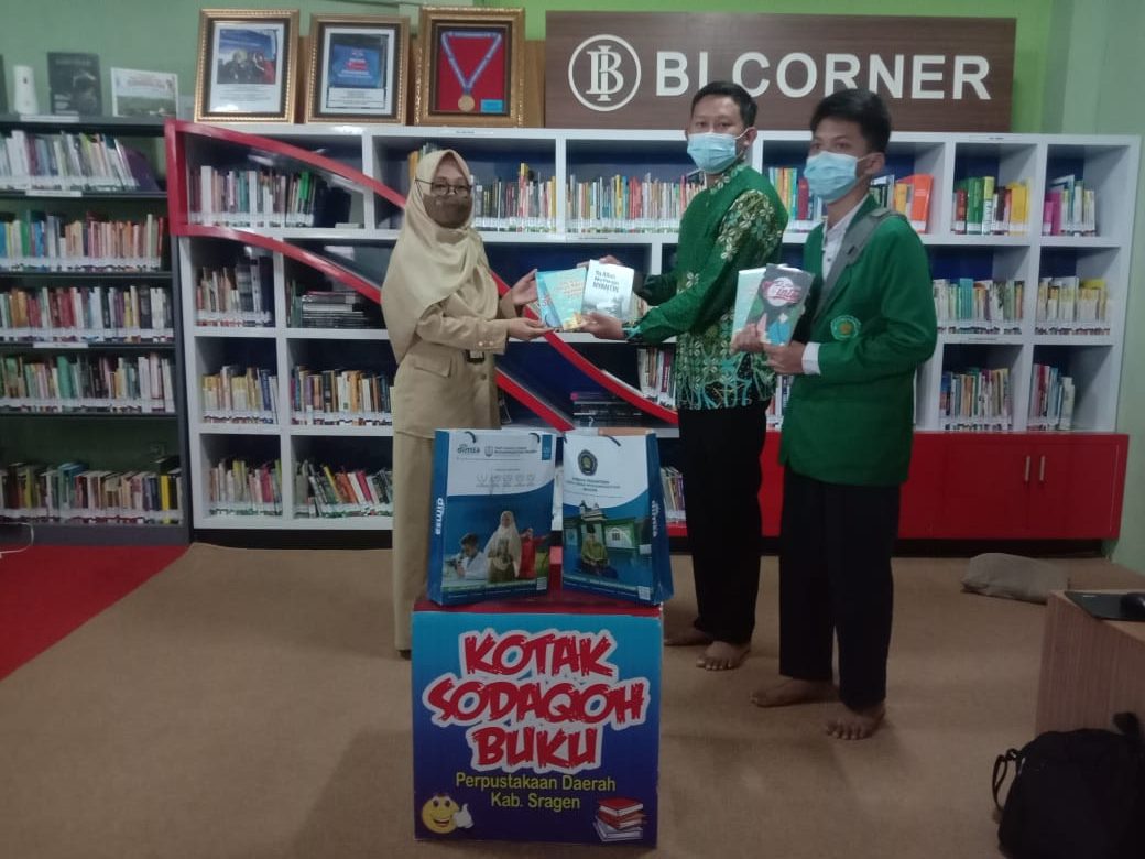 Peduli Literasi, SMP Dimsa Sumbangkan Buku Karya Santri ke Perpusda