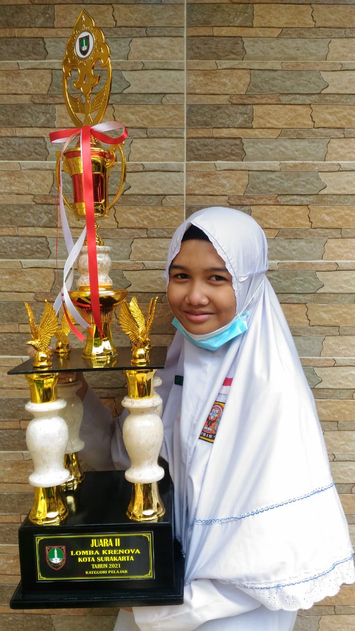 Arisanti Siswi SMP Muhammadiyah 1 Surakarta Raih Juara 2 Krenova 2021