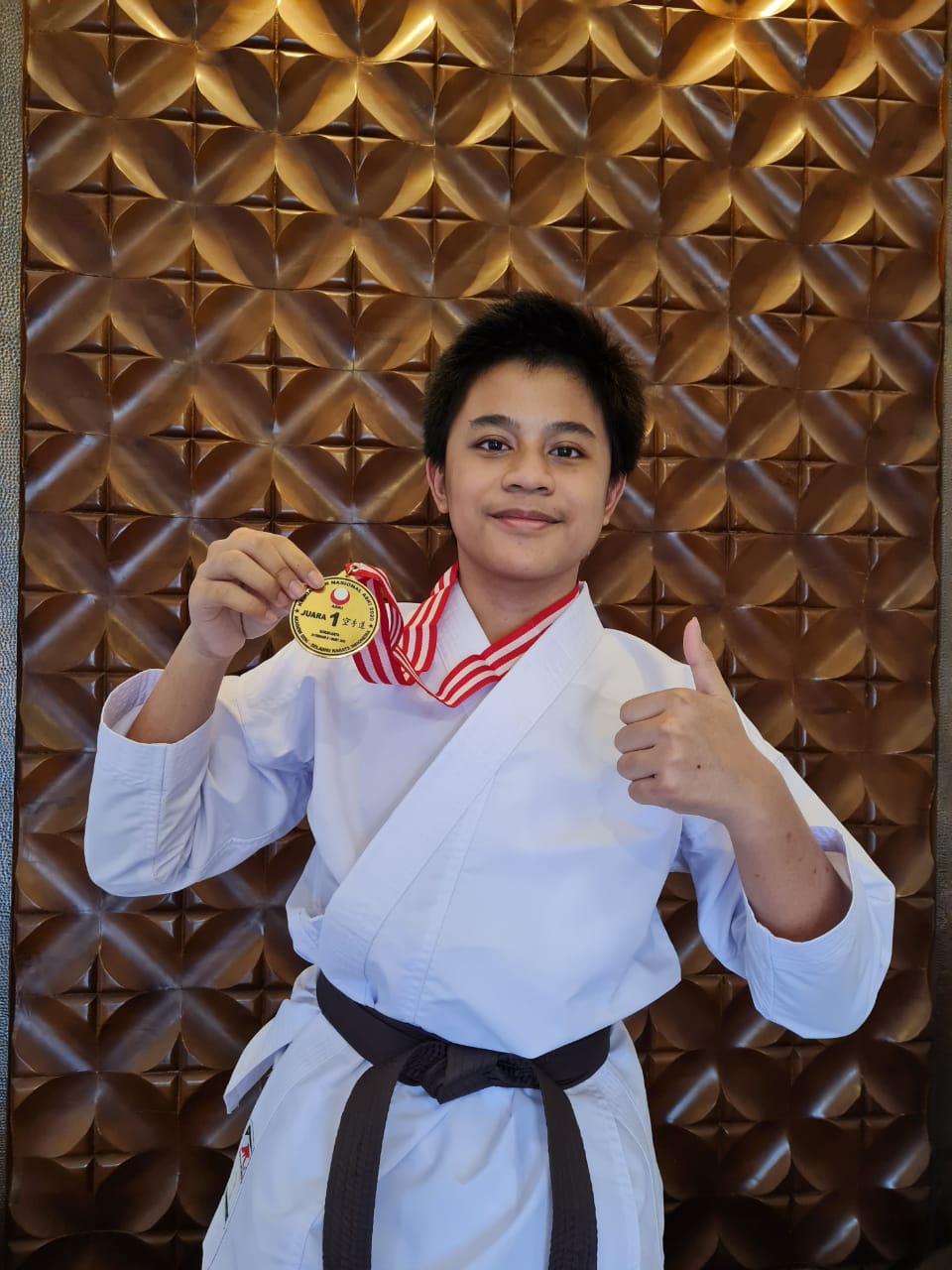 Siswa SMP Muhammadiyah PK Torehkan Juara Karate Internasional