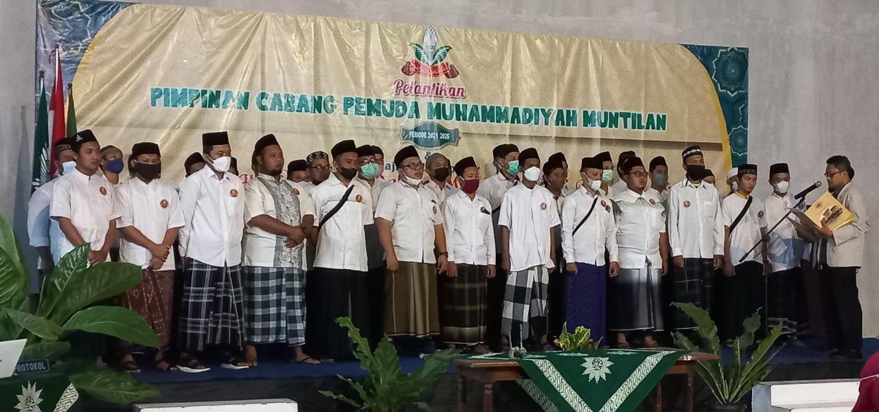 Kenakan Sarung, PC Pemuda Muhammadiyah Muntilan Dilantik