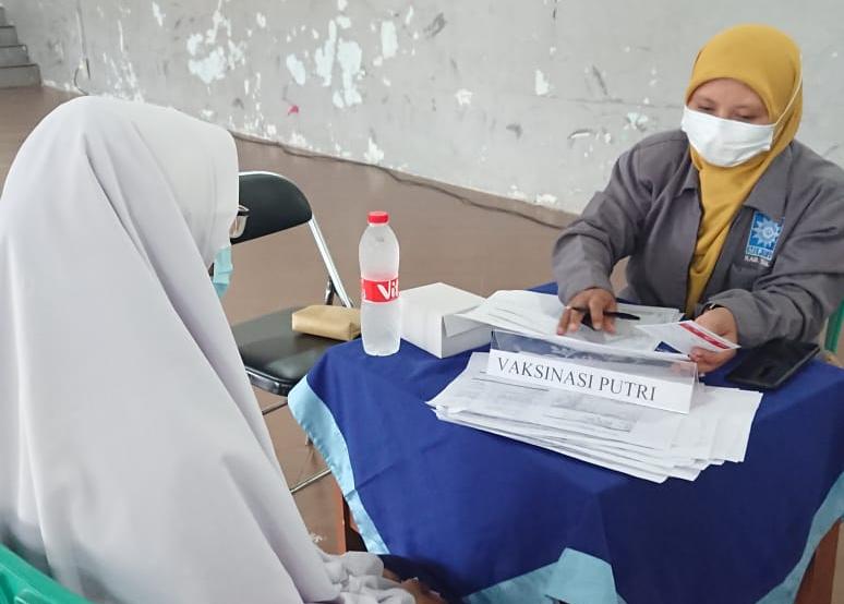 Santri Pondok Pesantren Ahmad Dahlan Kabupaten Tegal Ikuti Vaksinasi Dosis 2