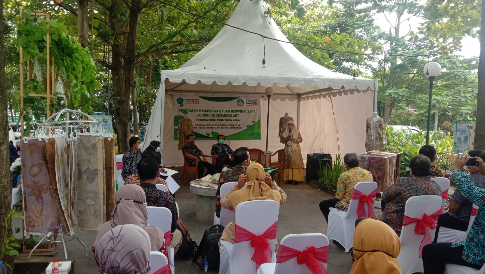 Program Studi Kimia Universitas Muhammadiyah Semarang Launching Chemicus Art