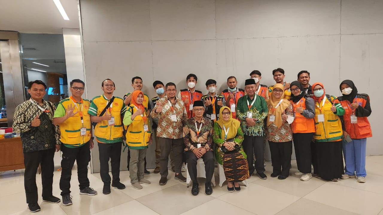 Tim Kesehatan Muktamar bersama Ketum PP Muhammadiyah dan Ketum PP 'Aisyiyah