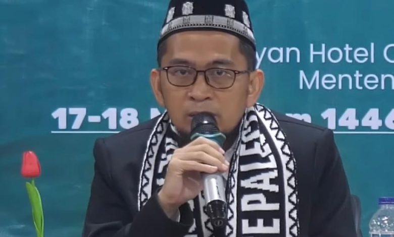 ustaz adi hidayat