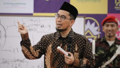 ustaz adi hidayat