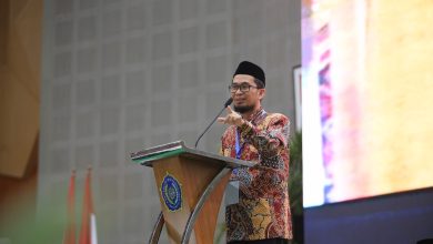 ustaz adi hidayat