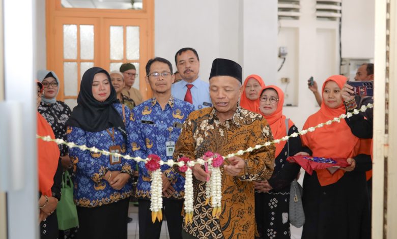 sekolah lansia