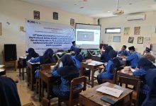 Tim Pengabdian Universitas Muhammadiyah Surakarta (UMS) menggagas pelatihan bertema “Penguatan Kapasitas Guru dalam Mendesain Media
