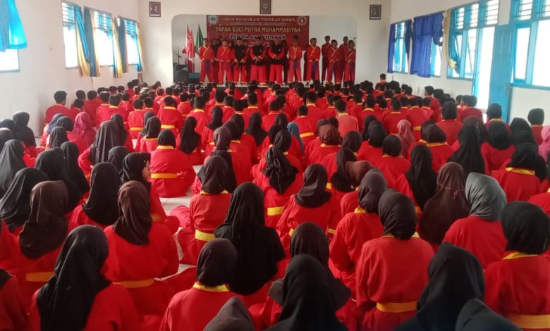 Peserta UKT Tapak Suci Cilacap 2025 menjalani uji jurus di SMA Muhammadiyah 1 Cilacap