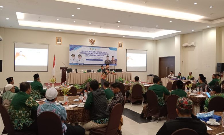 Peserta Pelatihan Reputasi Digital PDM Demak di Hotel Amantis.