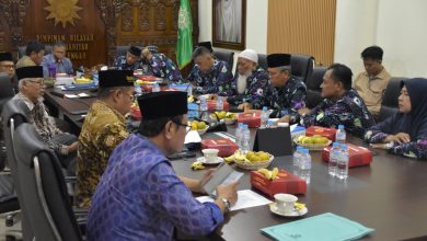PDM Kendal melaporkan progres KPI dan program unggulan kepada PWM Jateng, menyorot Sekolah Bisnis Muslim, digitalisasi data, dan rencana aksi Kuartal IV/2025.