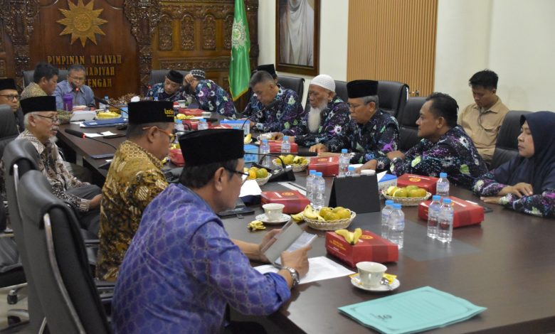 PDM Kendal melaporkan progres KPI dan program unggulan kepada PWM Jateng, menyorot Sekolah Bisnis Muslim, digitalisasi data, dan rencana aksi Kuartal IV/2025.