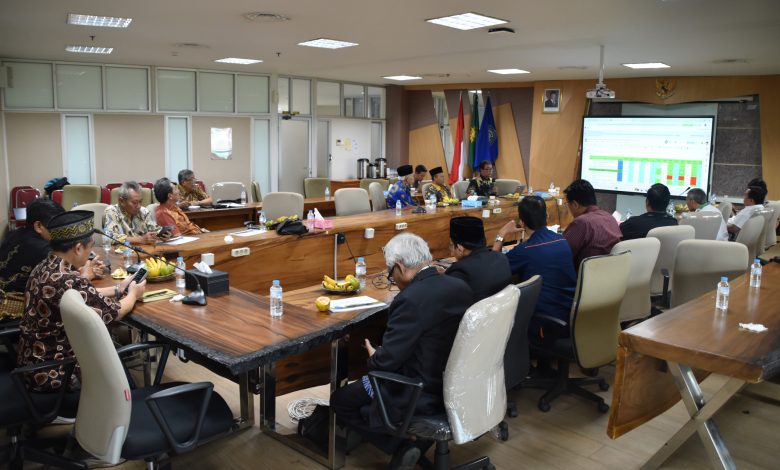 Rapat PWM Jawa Tengah membahas laporan KPI LSBO dan MPI di Universitas Muhammadiyah Surakarta.