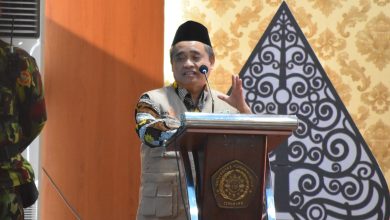 Ketua PWM Jawa Tengah Kyai Tafsir memberikan sambutan saat menerima penghargaan Tokoh Penggerak Dakwah di Rakornas LDK Muhammadiyah 2026.