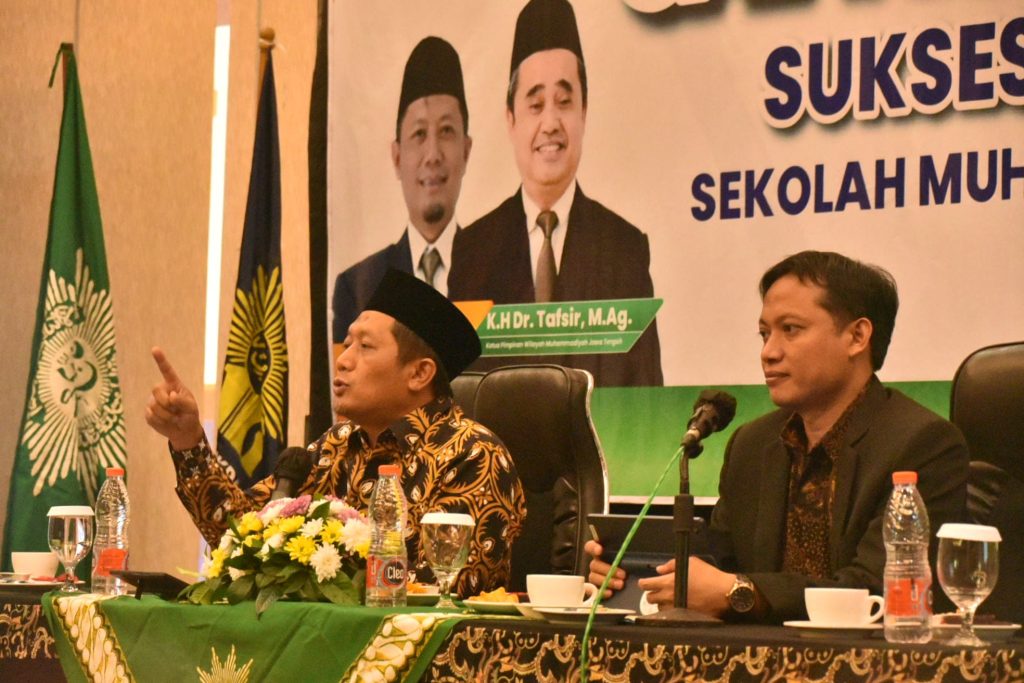 Dodok Sartono, S.E., M.M. memaparkan konsep Hybrid School dan Sekolah Premium untuk SPMB 2026 Sekolah Muhammadiyah.
