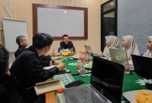 Ikhwanushoffa memberikan arahan kepada amil Lazismu Kabupaten Tegal terkait kinerja dan budaya kerja positif.