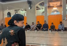 Ikhwanushoffa Wakil Ketua Lazismu Jateng memberikan kajian zakat Muhammadiyah di Tegal