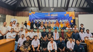 Peserta Upgrading Amil Lazismu Kabupaten Mojokerto berfoto bersama di Graha Umsida sebagai bagian dari persiapan Ramadhan 2026.