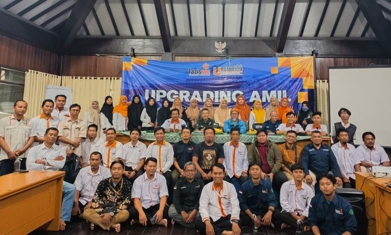 Peserta Upgrading Amil Lazismu Kabupaten Mojokerto berfoto bersama di Graha Umsida sebagai bagian dari persiapan Ramadhan 2026.