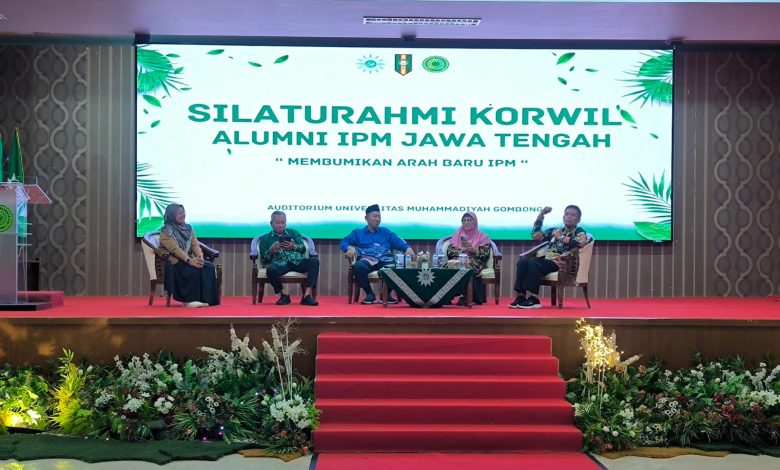 Diskusi panel Temu Alumni PW IPM Jawa Tengah di Unimugo Gombong membahas persiapan Muktamar XXIV IPM Makassar dan tema Membumikan Arah Baru IPM.