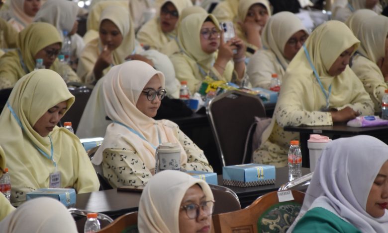 Kader PWNA Jawa Tengah mengikuti Musykerwil II dengan khidmat untuk merumuskan gerakan Ibu Jaga Bumi dalam menghadapi krisis ekologi Indonesia 2026.