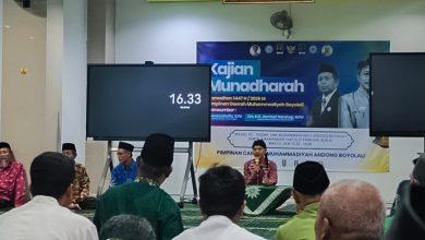 Ikhwanushoffa menyampaikan materi dalam Kajian Safari Ramadan Lazismu Boyolali di Masjid At-Taqwa SMK Muhammadiyah 2 Andong.