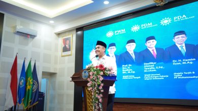 Wamen P2MI Dzulfikar Ahmad Tawalla menyampaikan sambutan pada Pengajian Ramadan PWM Jawa Tengah di UNIMMA.