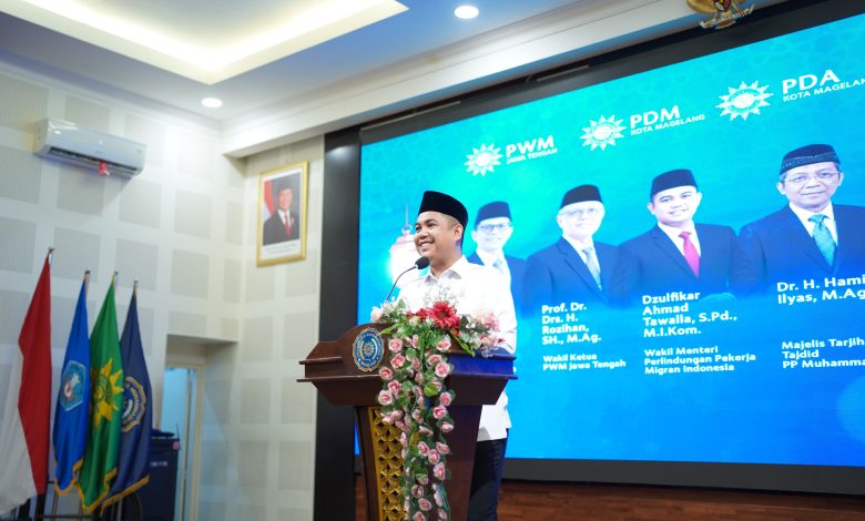 Wamen P2MI Dzulfikar Ahmad Tawalla menyampaikan sambutan pada Pengajian Ramadan PWM Jawa Tengah di UNIMMA.