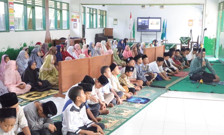 Siswa SD Muhammadiyah Unggulan Purwodadi mengikuti kegiatan Ramadhan Camp di Pesantren Darul Arqom Muhammadiyah Bayan Purworejo