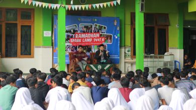 Kajian Ramadhan bertema Gen Z mencari jati diri dalam kegiatan Ramadhan Spark Camp 1447 H di MTs Muhammadiyah Pontren Imam Syuhodo diikuti para siswa.