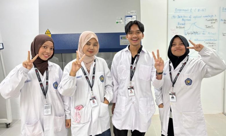 Empat mahasiswa Farmasi Universitas Muhammadiyah Purwokerto mengikuti Student Mobility Program di INTI International University Malaysia.